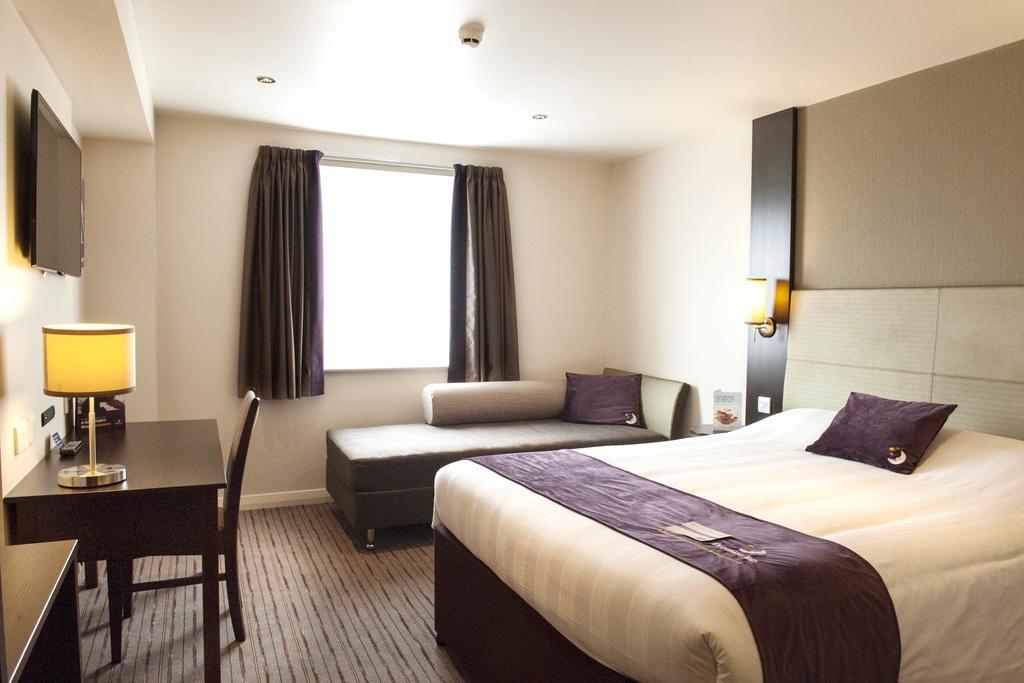 Premier Inn London Elstree / בורהמווד מראה חיצוני תמונה