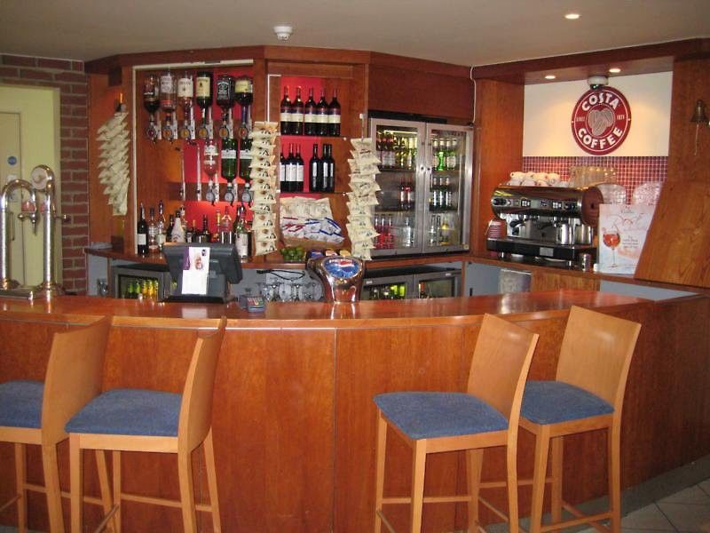 Premier Inn London Elstree / בורהמווד מראה חיצוני תמונה